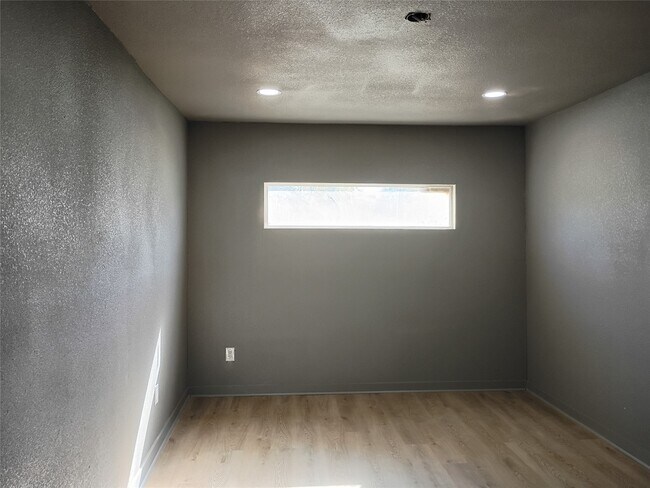 Building Photo - 5617 Malmedy Rd