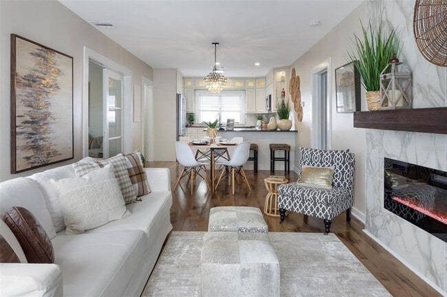 Building Photo - 701 38th Ave N