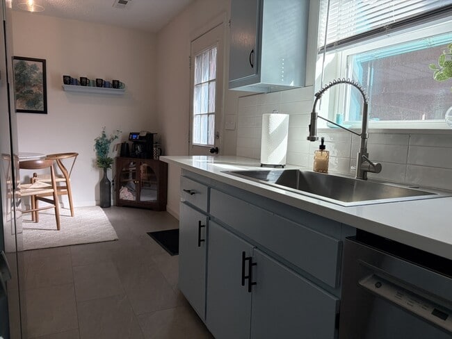 Building Photo - 2630 Kantz Dr