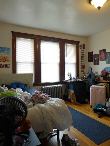 Building Photo - 821 Parker St