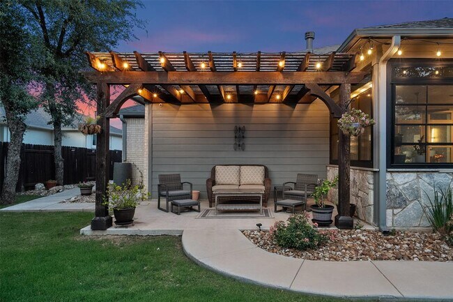 Building Photo - 225 Escarpment Wy