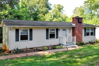 Building Photo - Single level living, backs to trees
