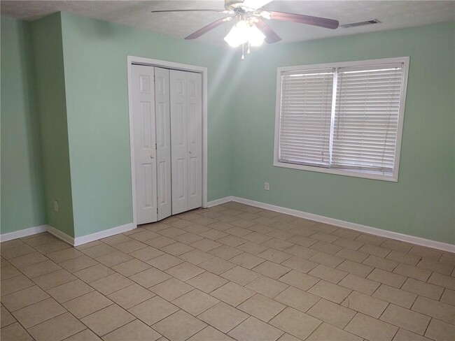 Building Photo - 4170 Longmont Dr