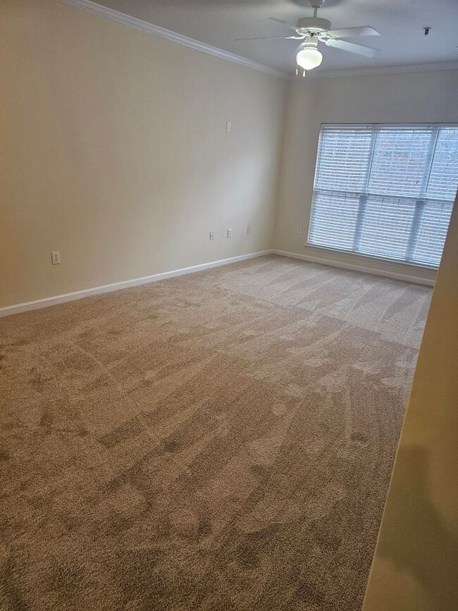 Building Photo - *** Move into your new place before the HO...