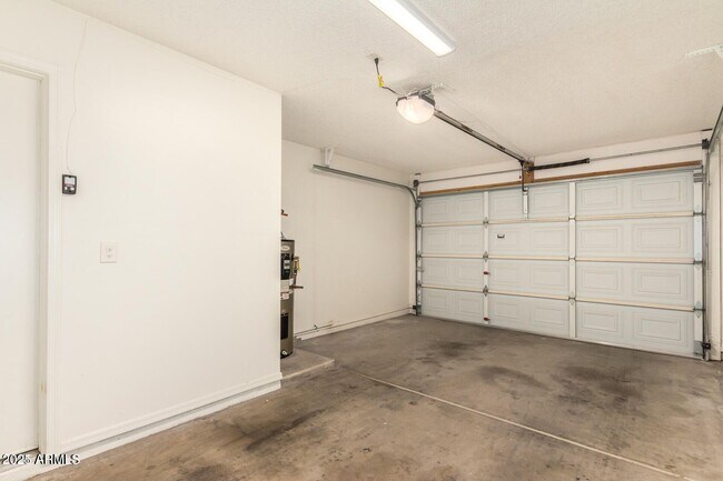 Building Photo - 3013 E Bluefield Ave