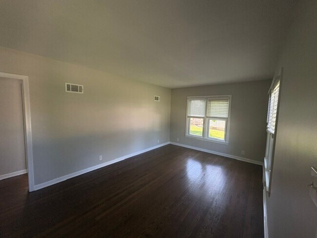 Building Photo - Charming 3 Bedroom and 1 Bath Pleasant Hill Home with Garage, Carport & Fenced Yard!