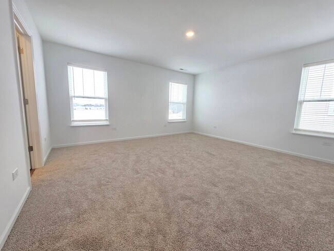 Building Photo - 458 Hathaway Ln