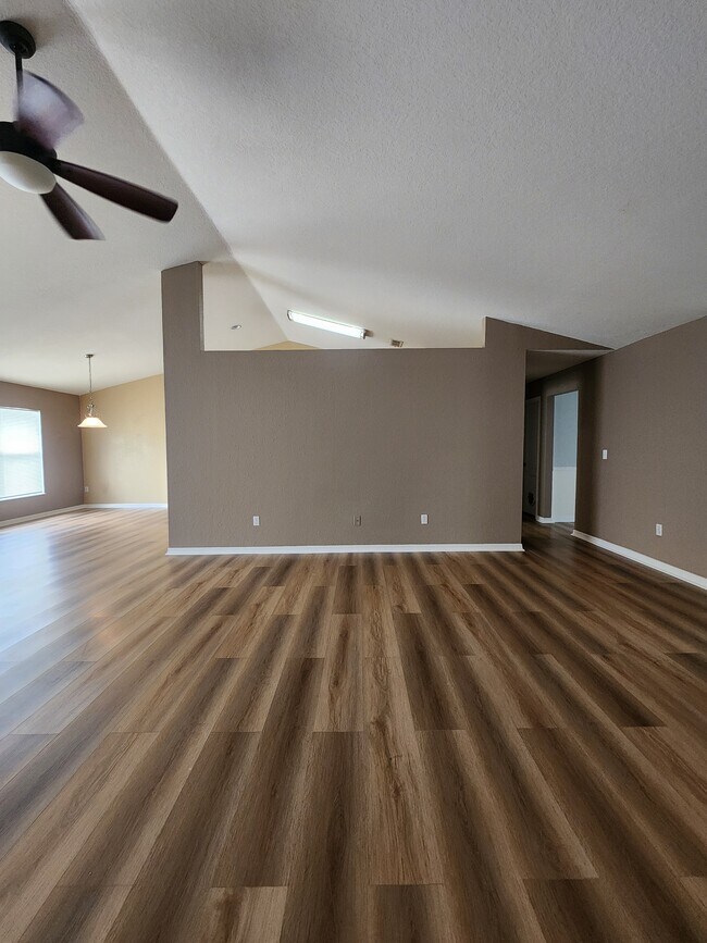 Building Photo - 505 Buckshot Ln