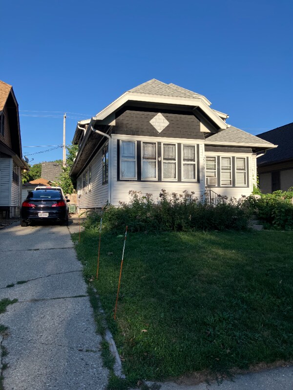 Primary Photo - 2330 N 61st St
