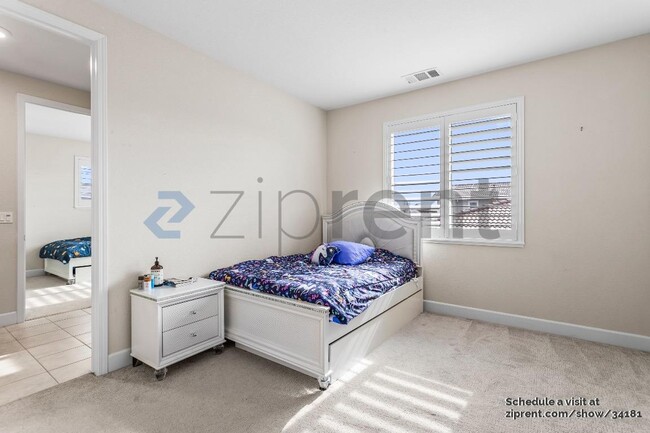 Building Photo - 748 Razorbill St