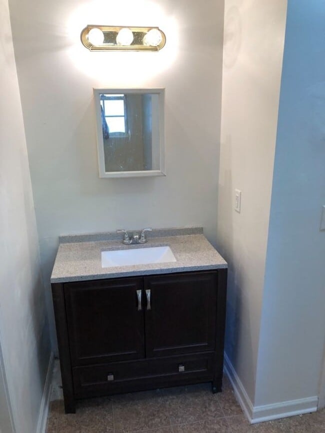 Building Photo - 2666 Spenola St