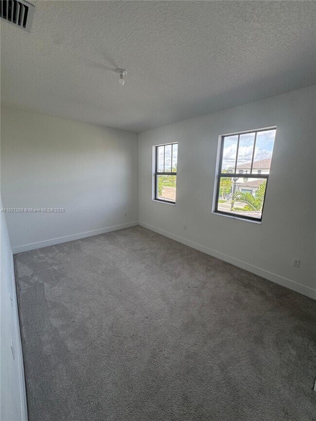 Building Photo - 4481 SW 173rd Ave