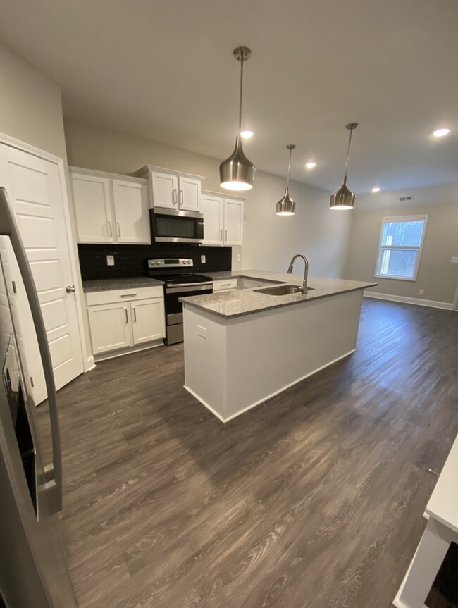 Building Photo - 1031 Glenkirk Dr