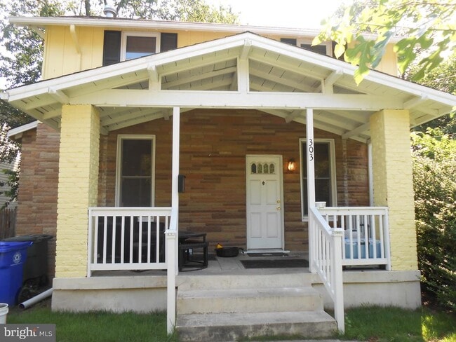 Building Photo - 303 S Highland St