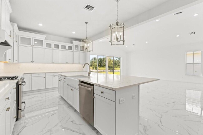 Building Photo - 10264 Field Flower Trl