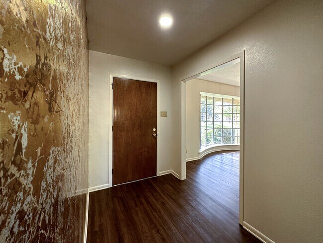 Building Photo - 408 Mimosa Dr
