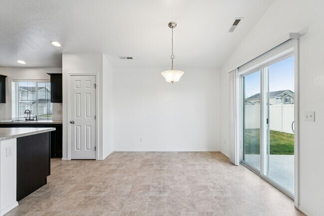 Building Photo - 11416 W Colorado River St