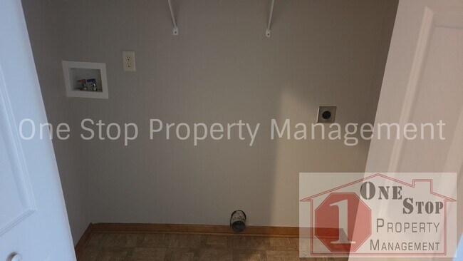Building Photo - 1105 NW Willow Dr