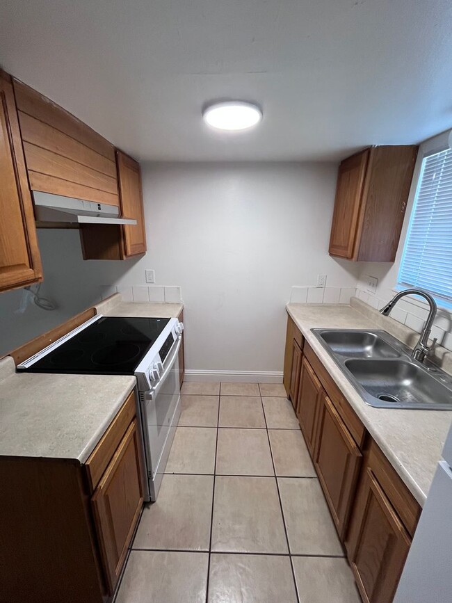 Building Photo - 5932-5934 Clover Manor Way