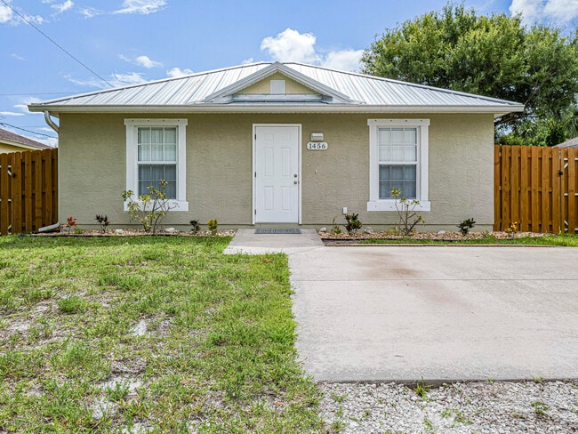 Building Photo - 1456 25th Ct SW