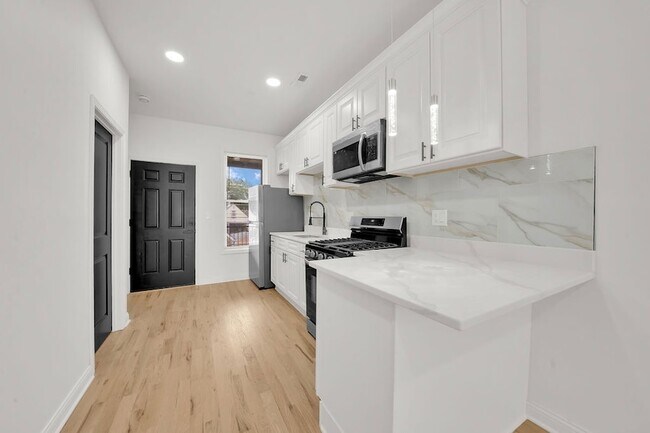 Building Photo - 3816 S Honore St