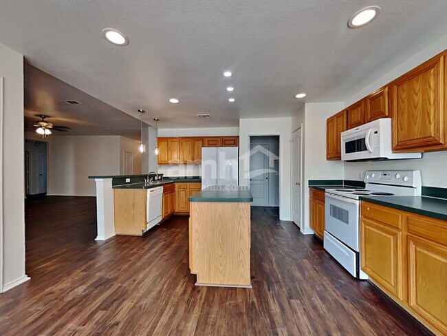 Building Photo - 7307 Fossil Garden Dr