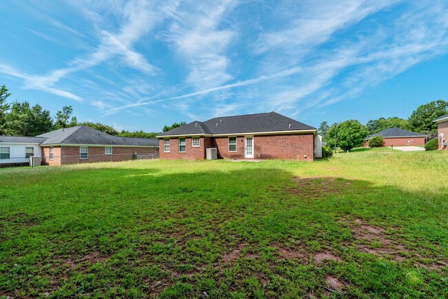 Building Photo - $1,395 - 3 bed/2 bath house for rent, fully renovated!