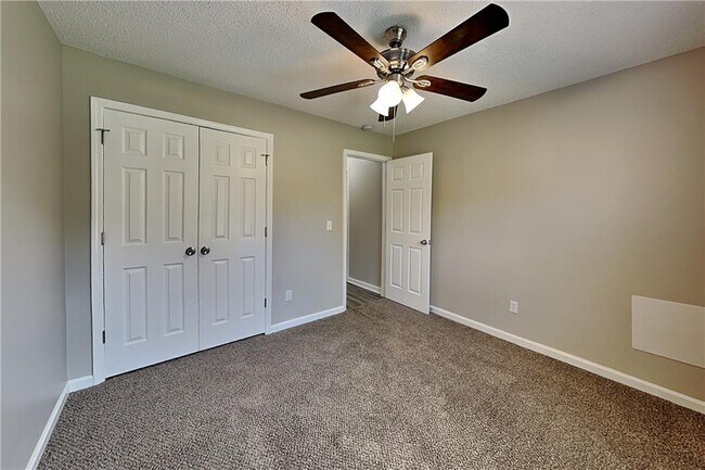 Building Photo - 705 Beranda Cir