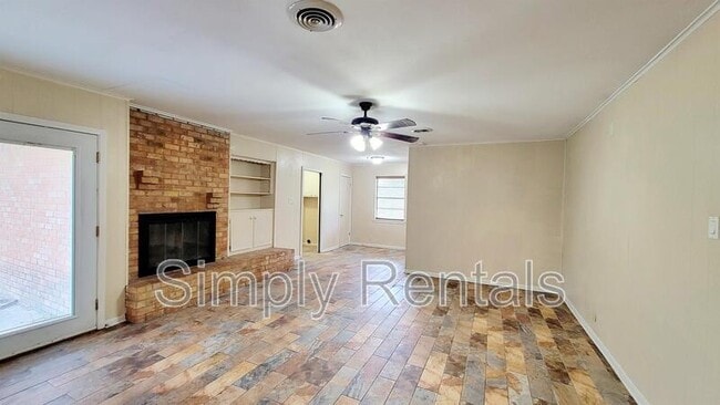 Building Photo - 2614 Tanglewood Dr