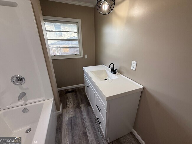 Building Photo - 412 Roberson St