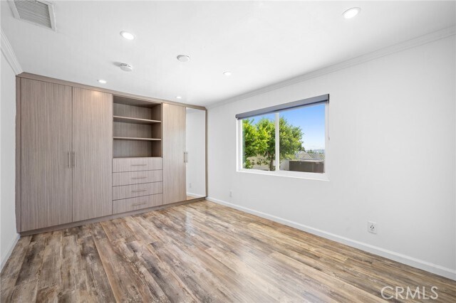 Building Photo - 8337 Valecrest Dr