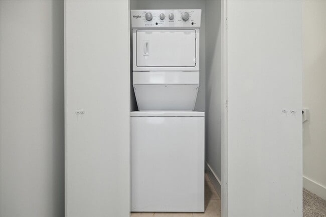 Building Photo - 1105 W 21st St