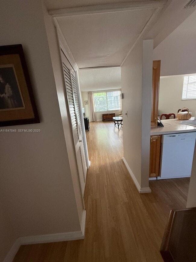 Building Photo - 4025 N Federal Hwy