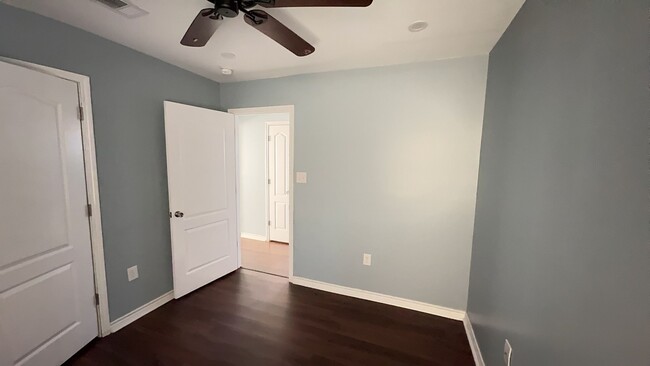 Building Photo - 4 bedroom 1.5 bathroom house in Copperas C...