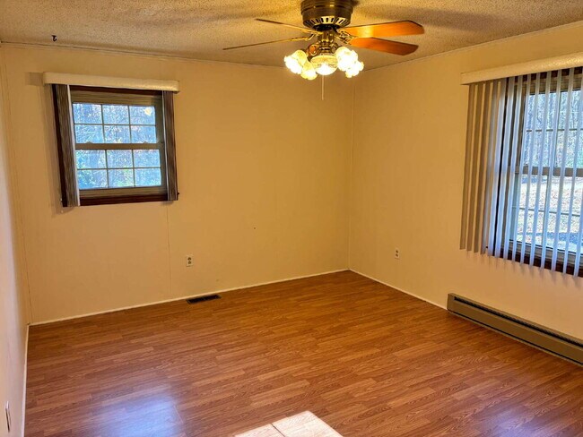 Building Photo - Charming Home for Rent on Quiet Cul-de-Sac!