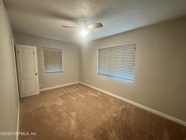 Building Photo - 820 3rd St N