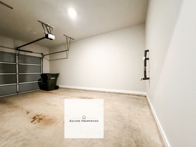 Building Photo - Charming Townhouse in Greer, SC