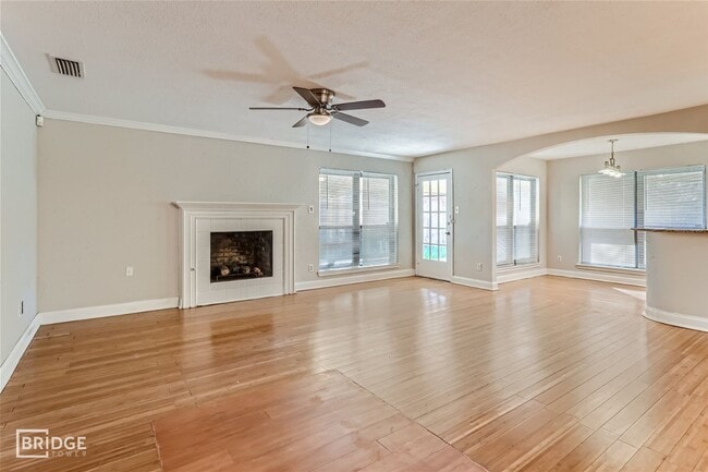 Building Photo - 303 Trailridge Dr