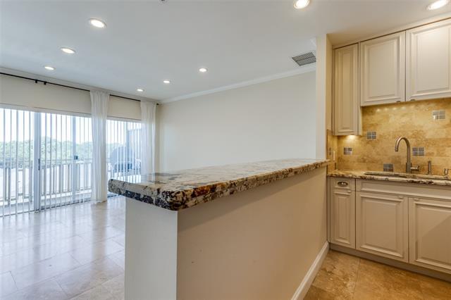 Building Photo - 6211 W Northwest Hwy