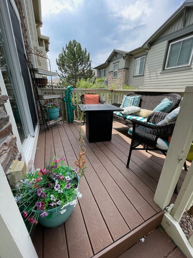 Building Photo - Gorgeous 3 Bed / 2.5 Bath Townhome, 1 Car ...