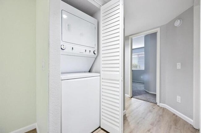 Building Photo - Remodeled 2BD Condo in the Heart of Old Poway