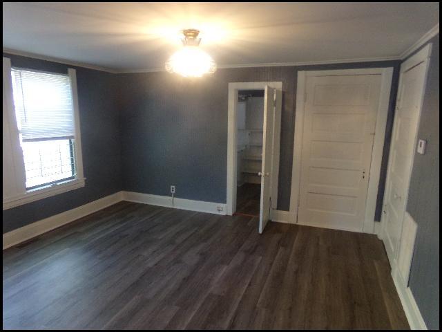 Building Photo - 922 W 21st St