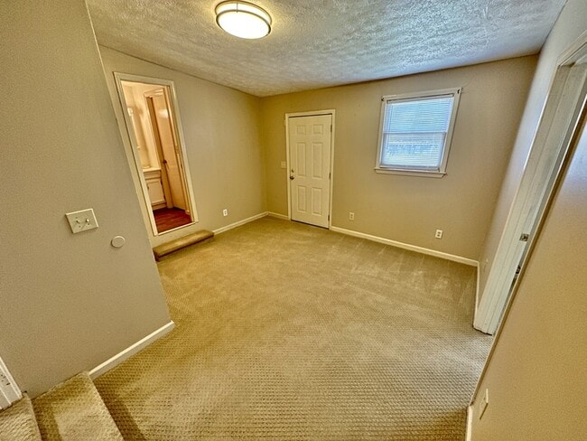Building Photo - 20 Coffey Ln