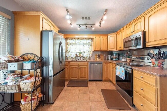 Building Photo - 9415 Pebble Glen Ave