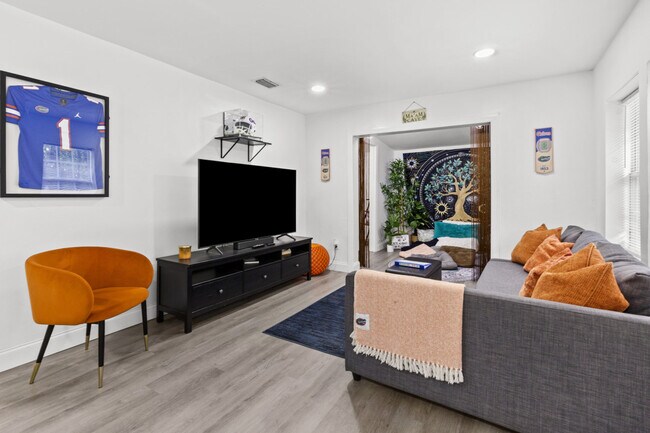 Building Photo - 2614 NW 8th St