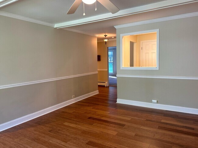 Building Photo - 856 Brickley Dr