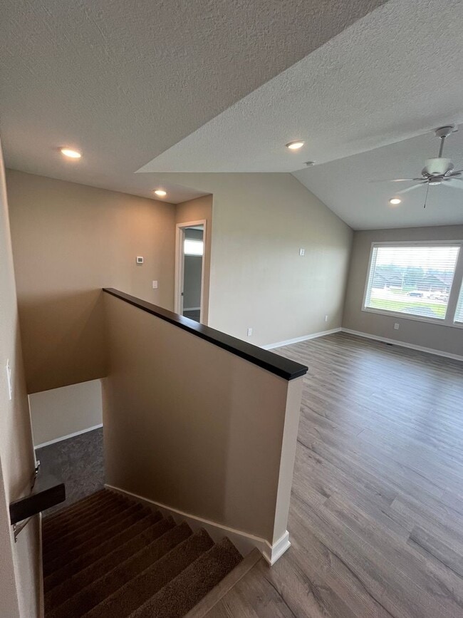 Building Photo - Spacious 4-Bedroom Home in Altoona Neighbo...