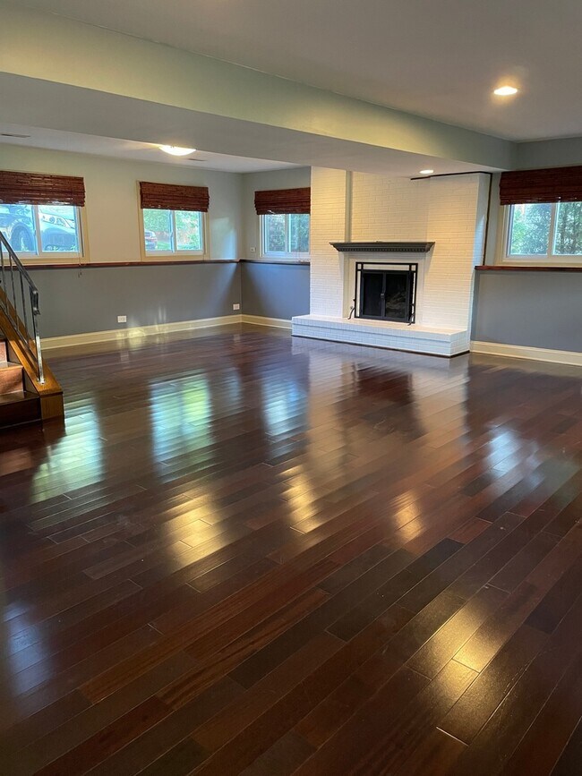 Building Photo - 4504 Normandy Dr