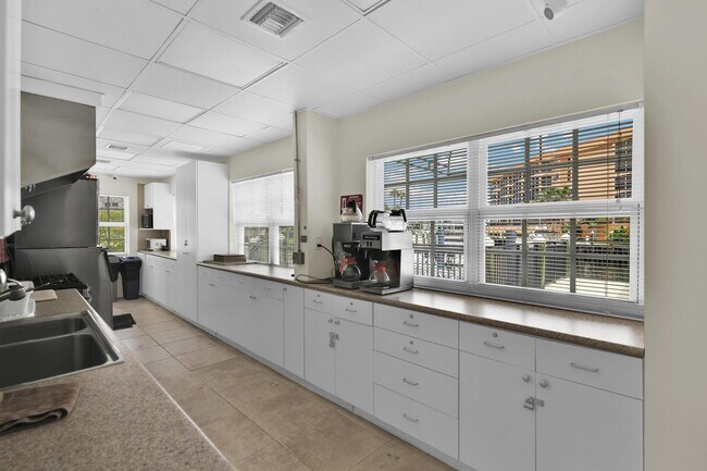 Building Photo - 2871 N Ocean Blvd