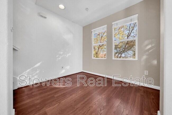 Building Photo - 173 Heligan Ln